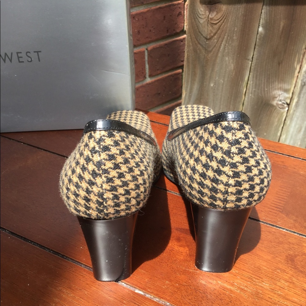 SHOES - Picture 3 of 7